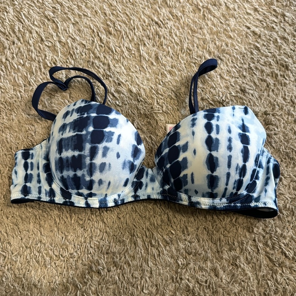 32B Blue and White Lightly Lined Demi